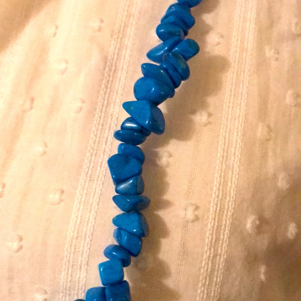 Turquoise Howlite Chip Single Strand Necklace - Picture 3 of 4